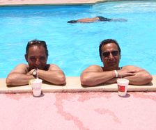 Brødrene i poolen - Acapulco